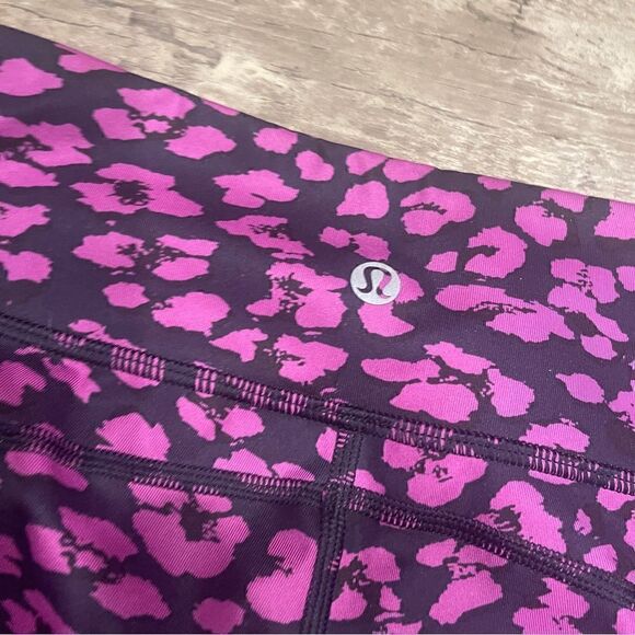 Lululemon drop it like it’s hot tight in mini cherry cheetah ultra violet Sz 6 - Picture 6 of 8